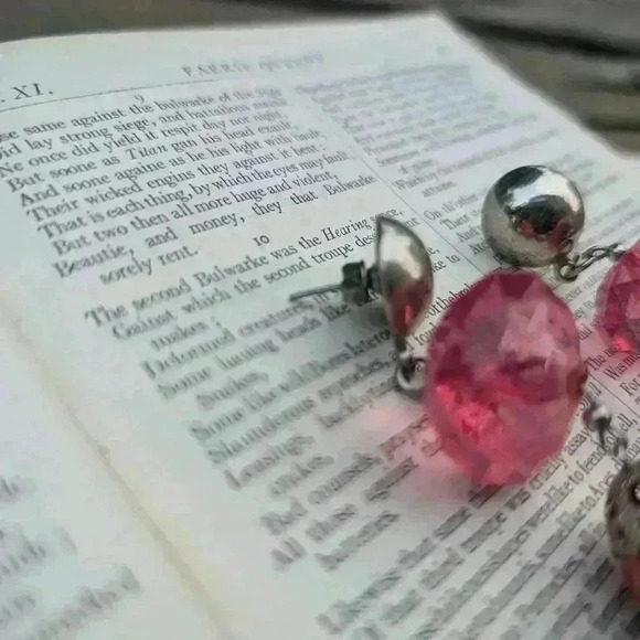 Vintage large statement earrings red glass beads - Picture 4 of 7